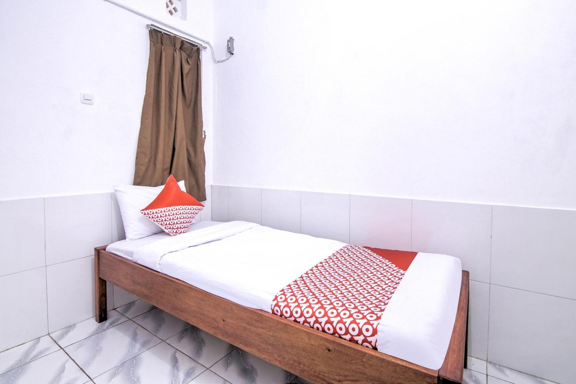 Oyo 3317 Maju Jaya Homestay Syariah Богор Екстериор снимка