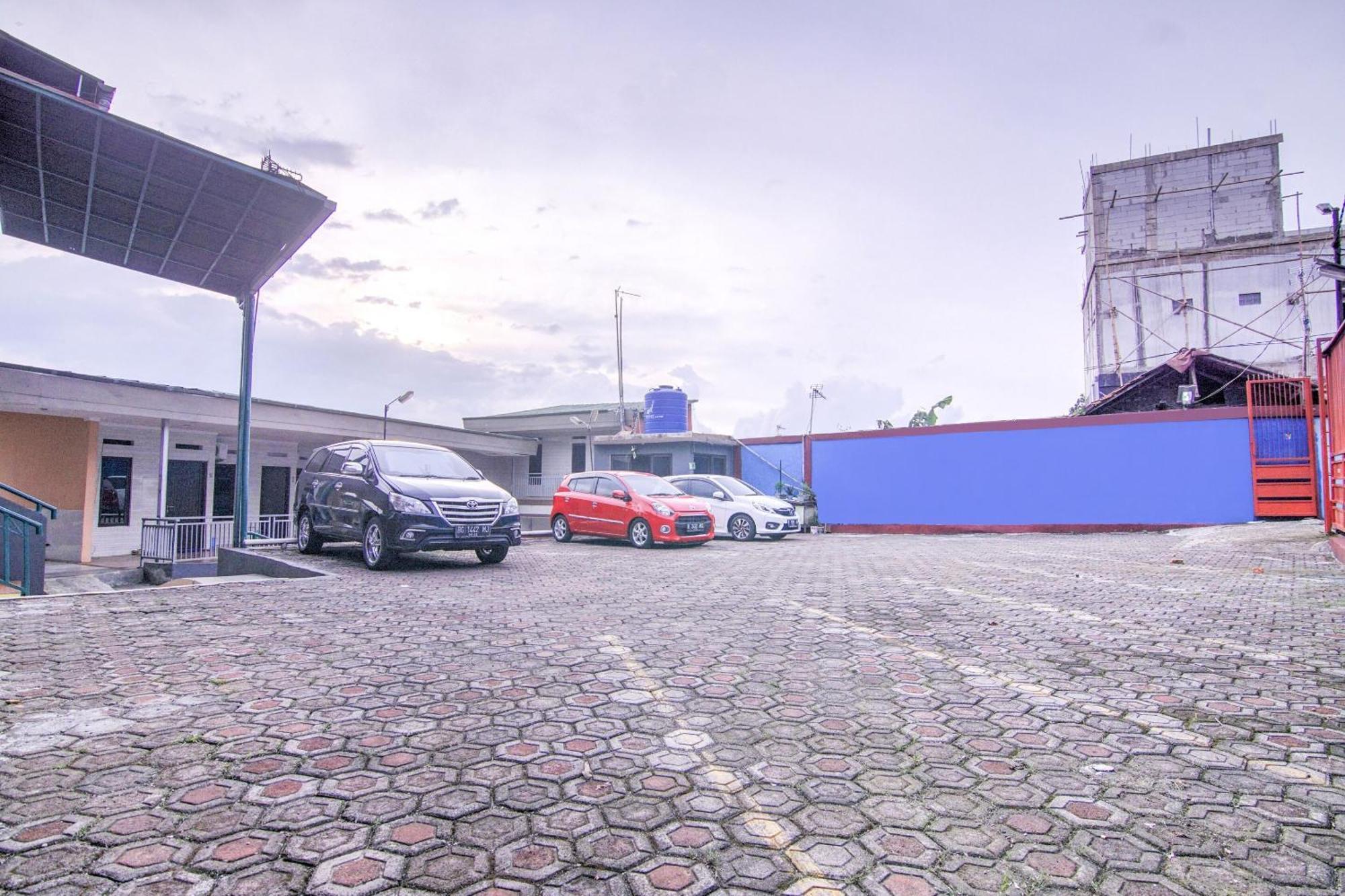 Oyo 3317 Maju Jaya Homestay Syariah Богор Екстериор снимка